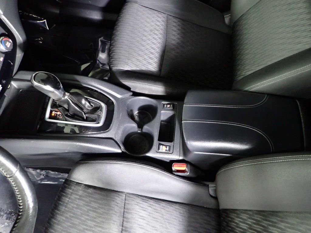 Used 2020 Nissan Rogue SV image 32