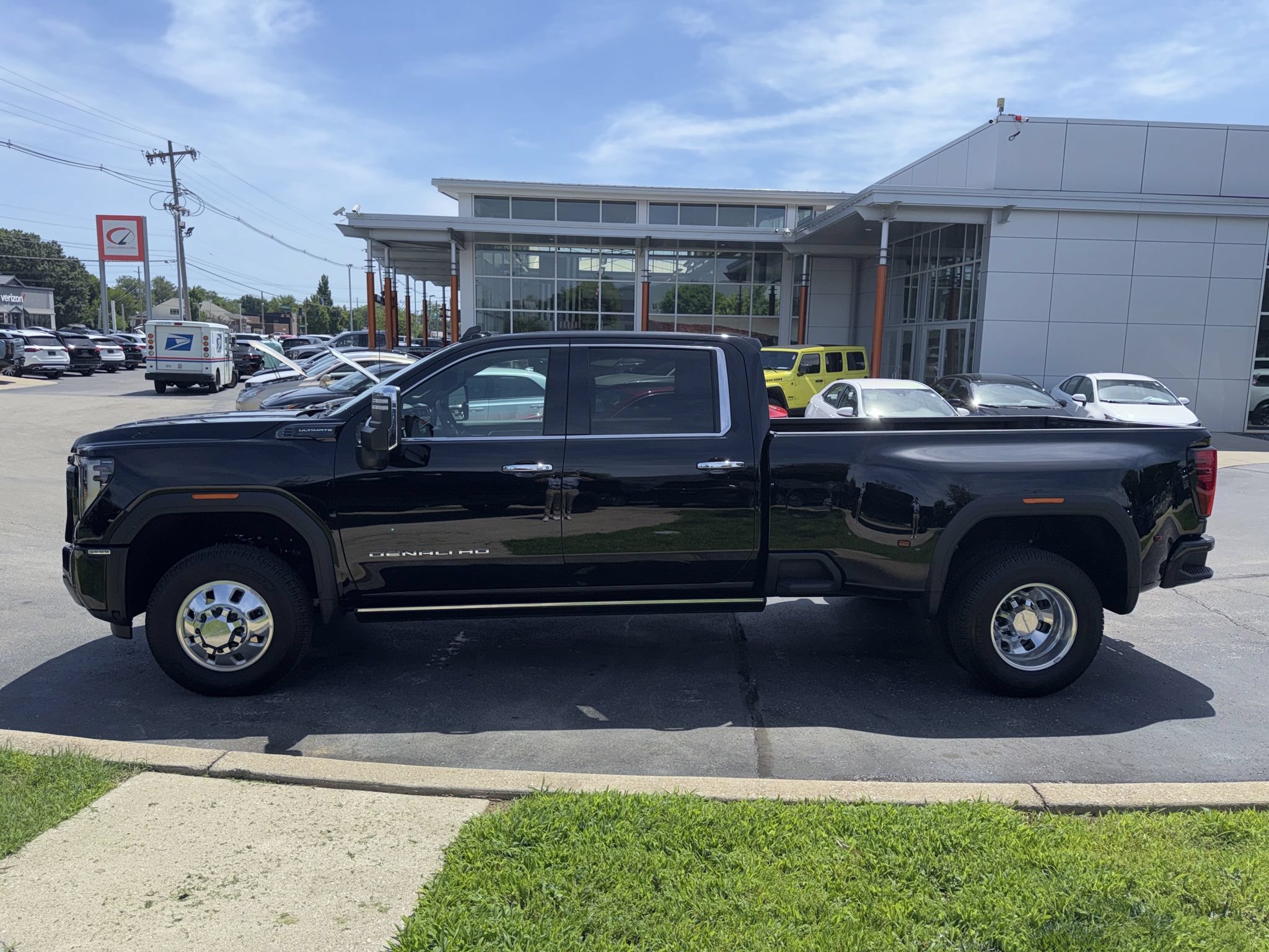 Used 2026 GMC Sierra 3500 Denali Ultimate AWD/4WD image 4