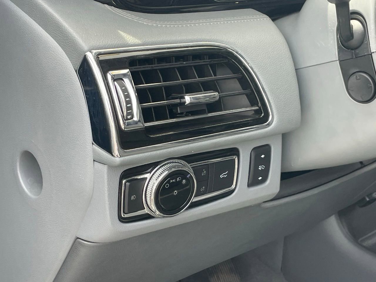 Used 2018 Lincoln Navigator L Reserve w/ Technology Package AWD/4WD image 6