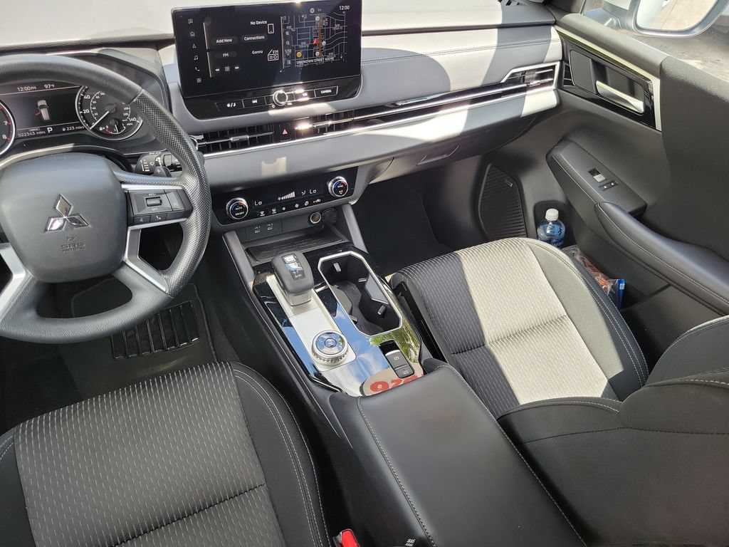Used 2026 Mitsubishi Outlander ES FWD image 19