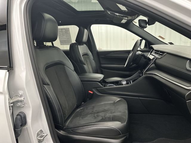 Used 2023 Jeep Grand Cherokee Altitude image 27