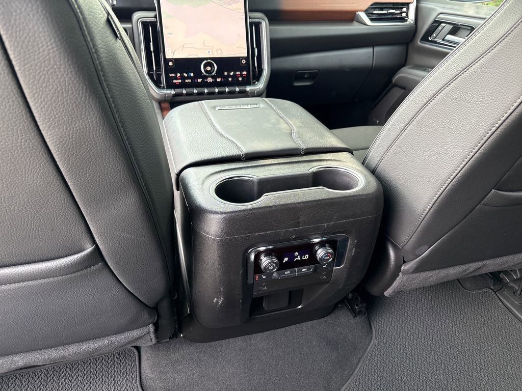 Used 2025 GMC Yukon XL Denali AWD/4WD image 41