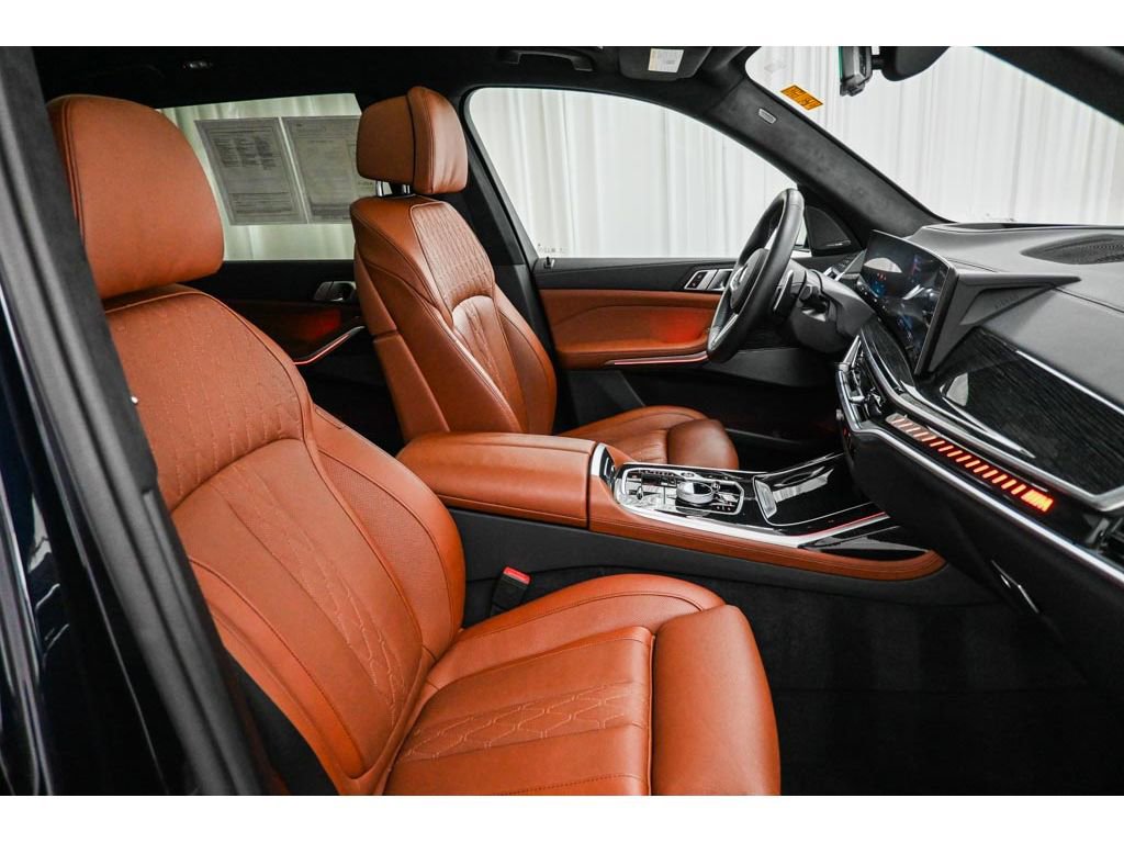 Used 2025 BMW X7 M60i AWD/4WD image 18
