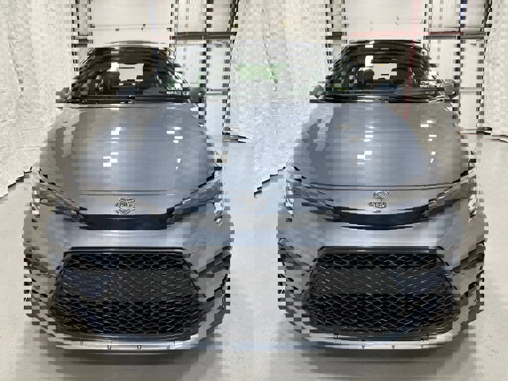 Used 2025 Toyota Corolla XSE image 2