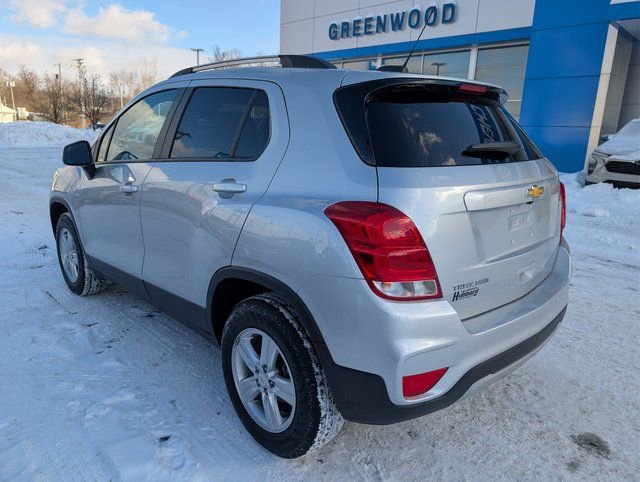 Used 2022 Chevrolet Trax LT w/ LT Convenience Package image 3