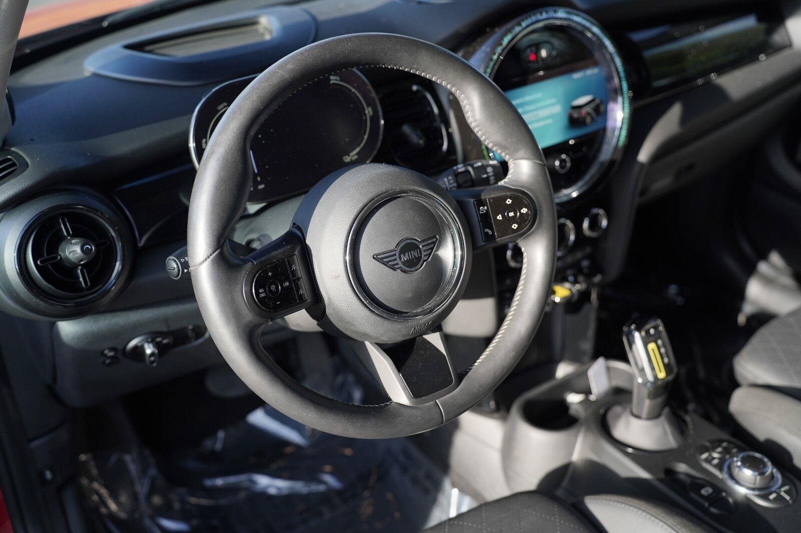 Used 2024 MINI Cooper SE FWD image 9