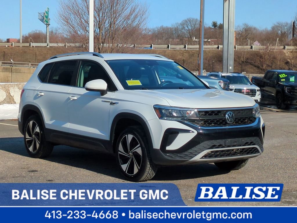 Used 2023 Volkswagen Taos SE image 1