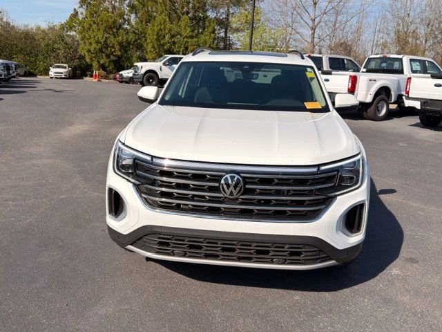Used 2024 Volkswagen Atlas SE w/ Panoramic Sunroof Package image 17