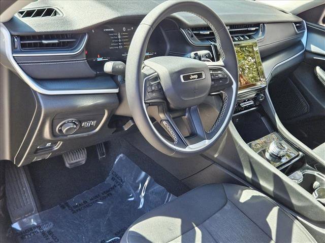 Used 2023 Jeep Grand Cherokee Laredo image 10