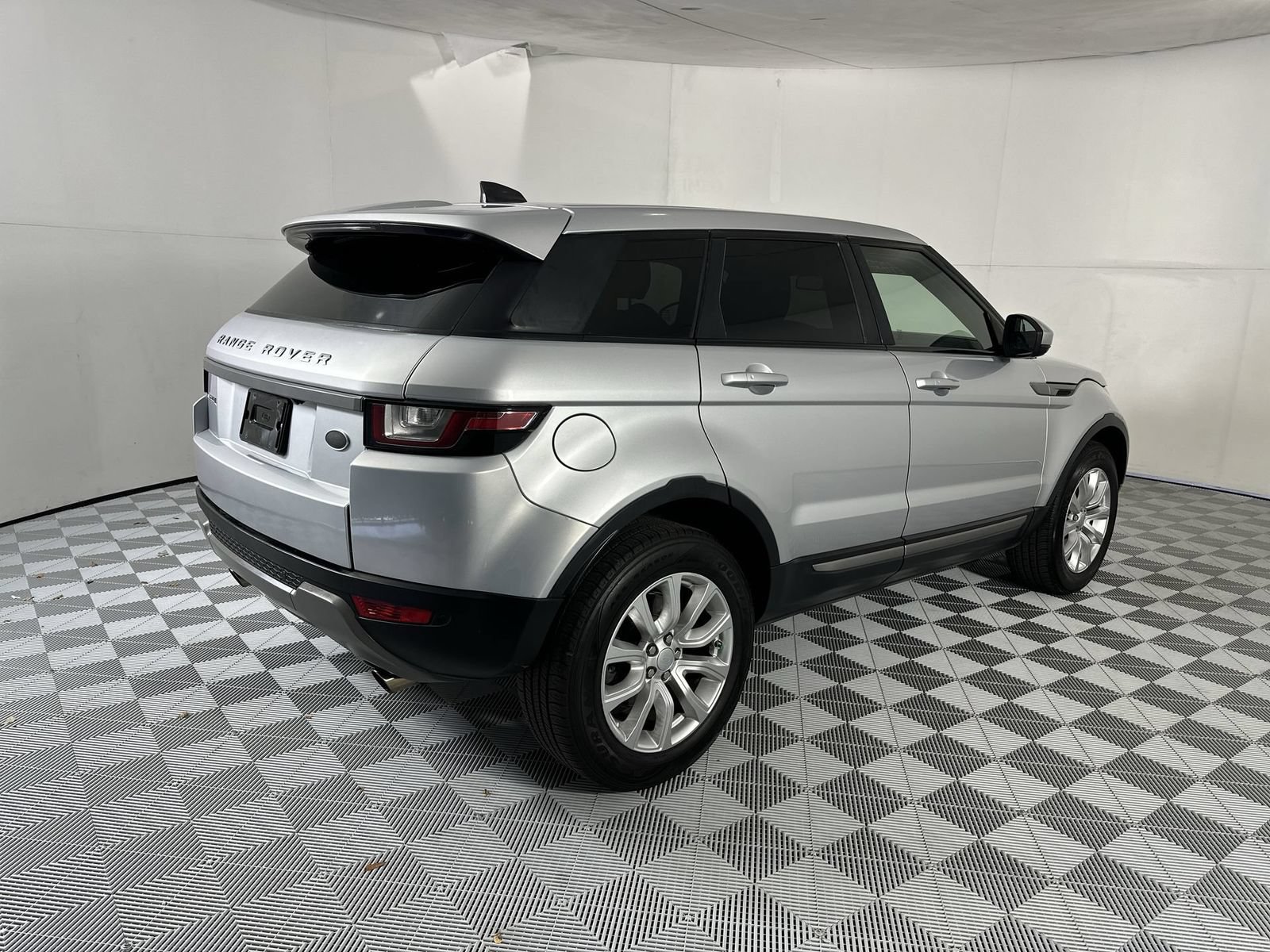 Used 2017 Land Rover Range Rover Evoque SE AWD/4WD image 8