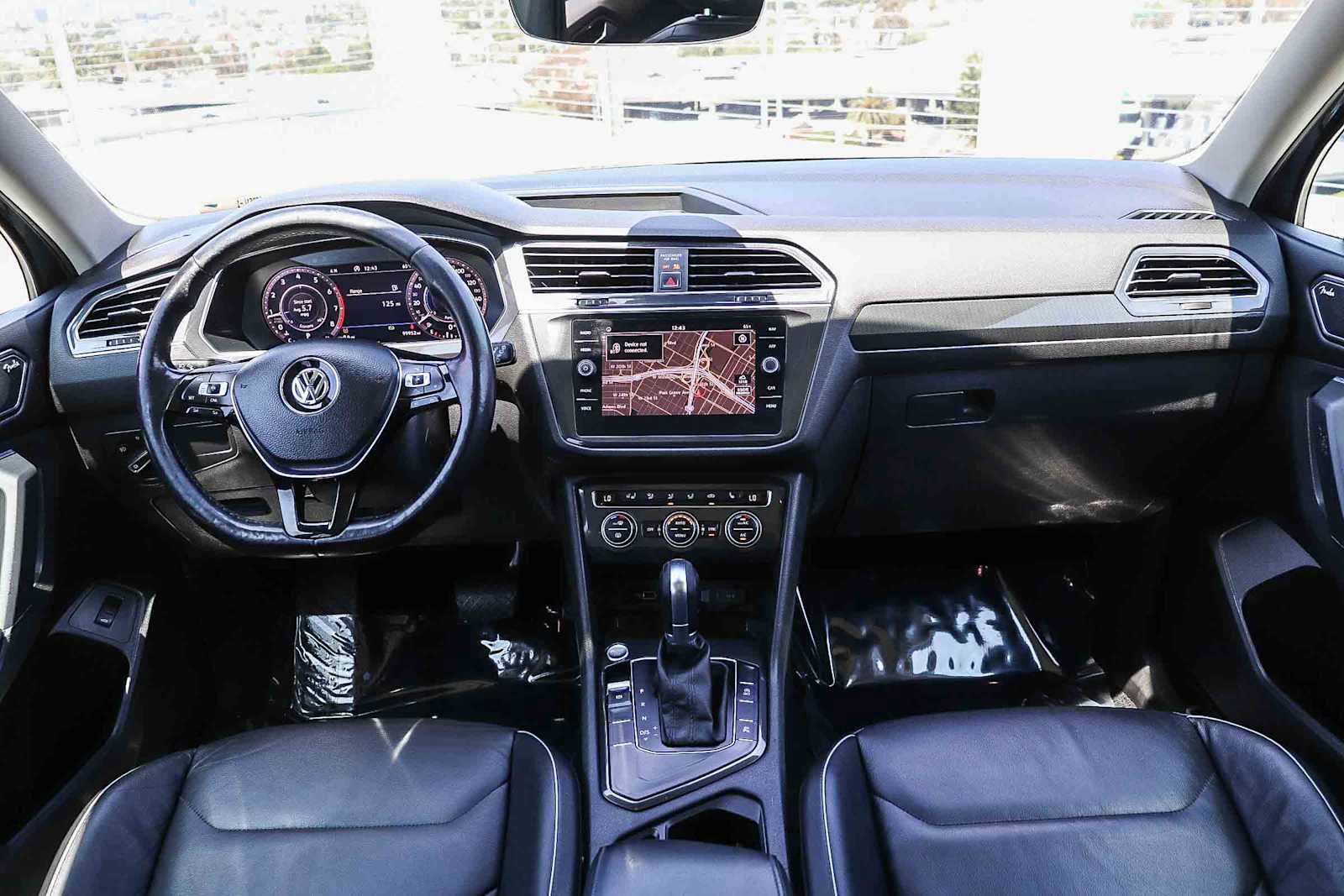 Used 2018 Volkswagen Tiguan SEL Premium FWD image 12