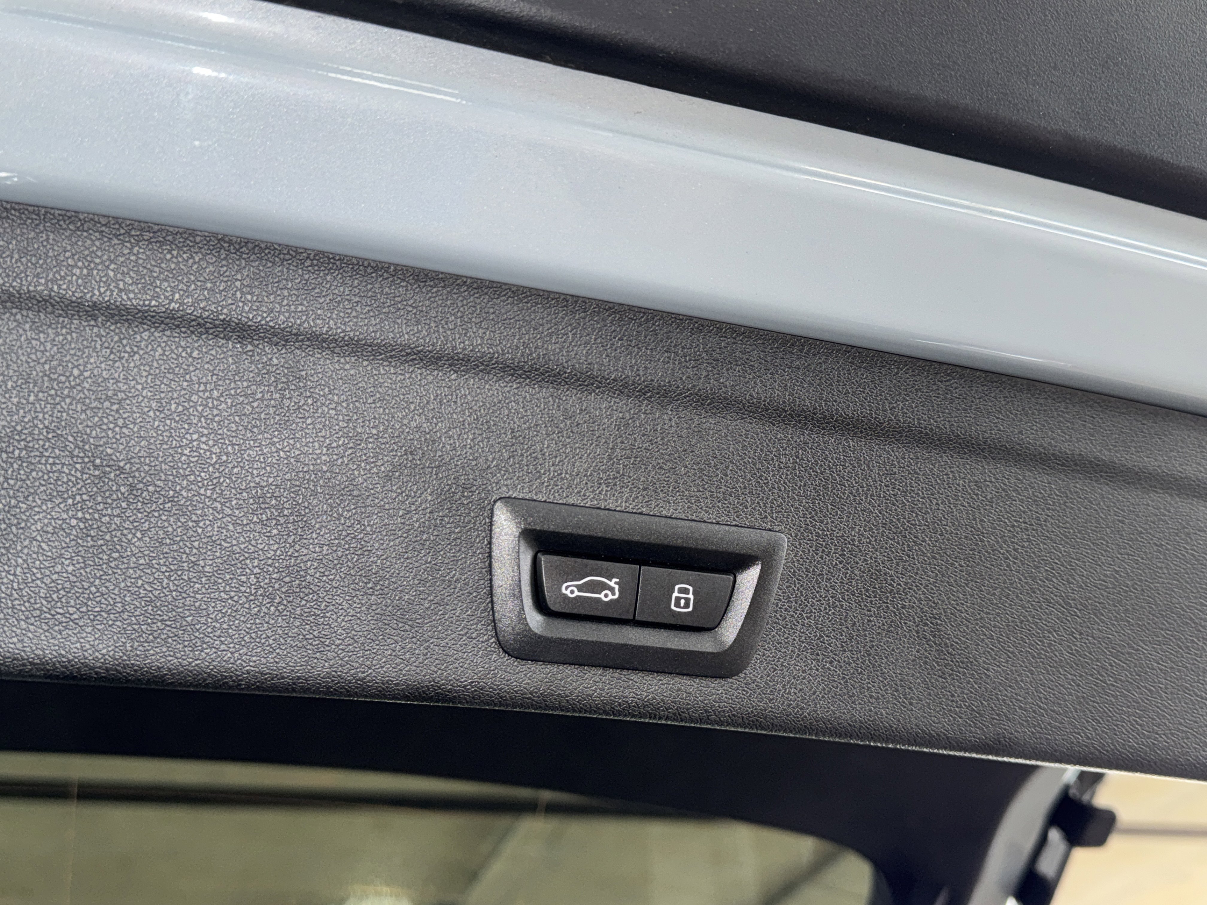 Certified 2025 BMW X6 xDrive40i image 14