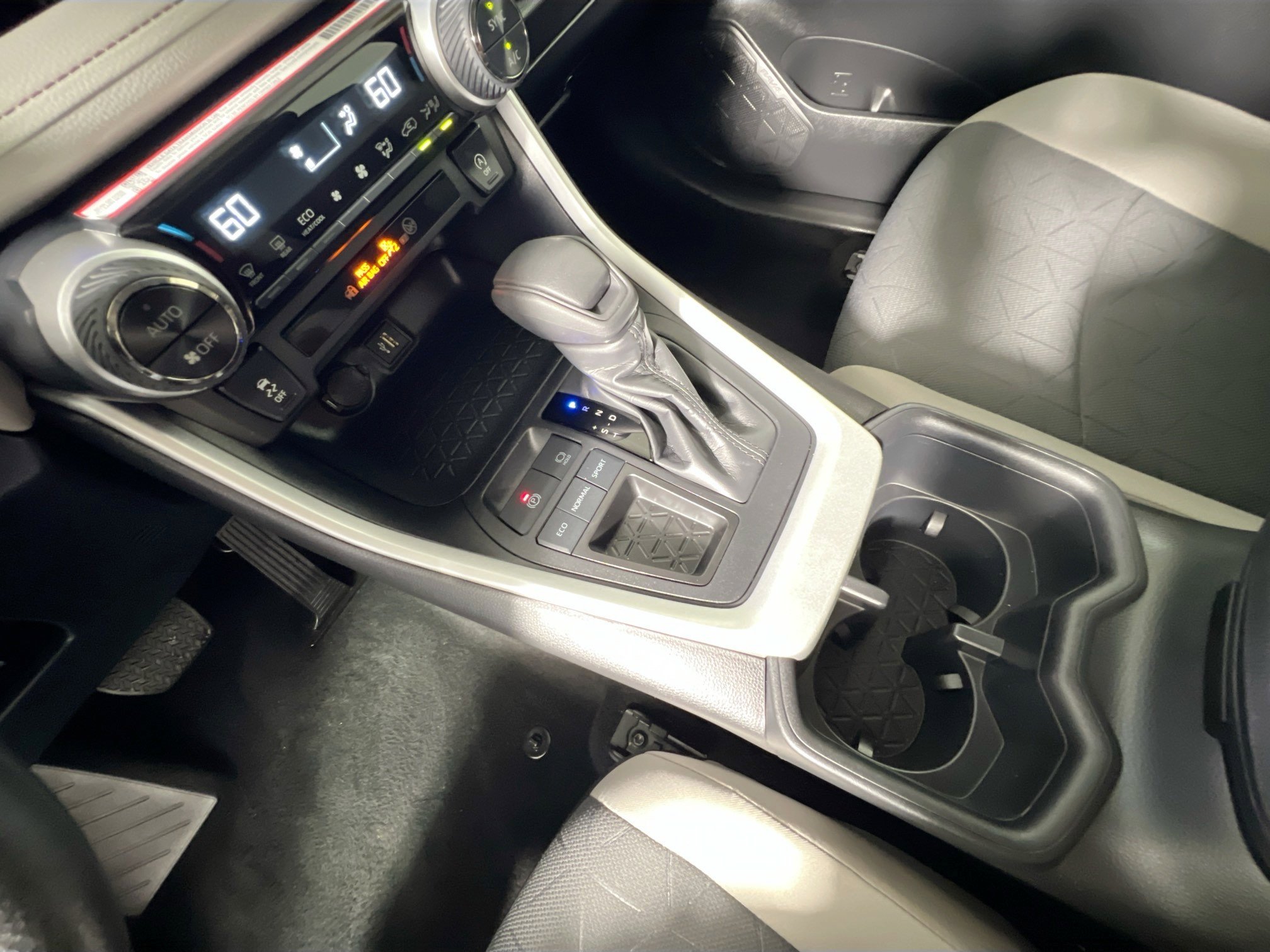 Used 2025 Toyota RAV4 XLE w/ Convenience Package image 26