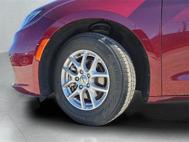 Used 2023 Chrysler Pacifica Touring-L image 33