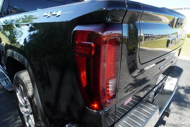 Used 2024 GMC Sierra 1500 SLT w/ SLT Premium Plus Package AWD/4WD image 41
