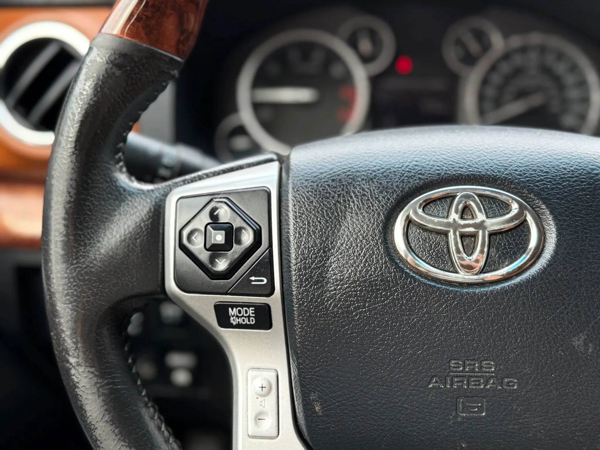 Used 2014 Toyota Tundra 1794 Edition image 37