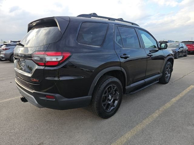 Used 2024 Honda Pilot TrailSport image 2