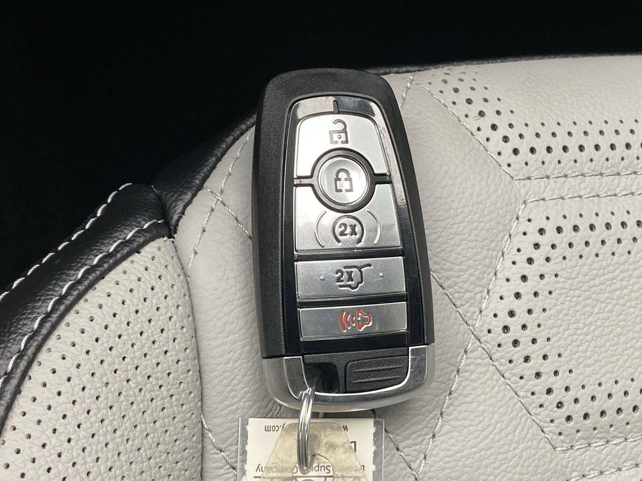 New 2024 Ford Escape SE w/ PHEV Premium Package FWD image 26