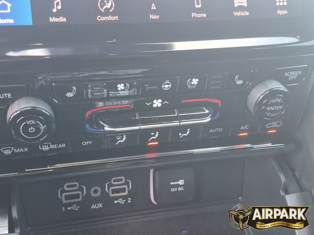 New 2025 Jeep Grand Cherokee Limited w/ Luxury Tech Group II RWD image 20