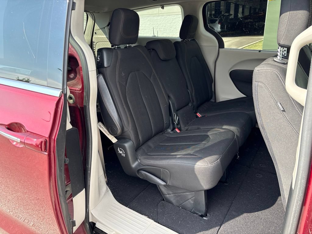 Used 2018 Chrysler Pacifica Touring Plus FWD image 24