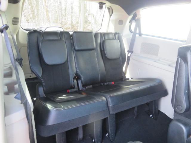 Used 2019 Dodge Grand Caravan SXT image 19