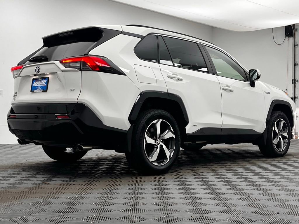 Used 2023 Toyota RAV4 SE w/ Weather & Moonroof Package image 9