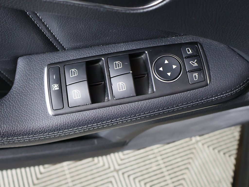 Used 2015 Mercedes-Benz E 400 4MATIC Sedan w/ Lighting Package image 35