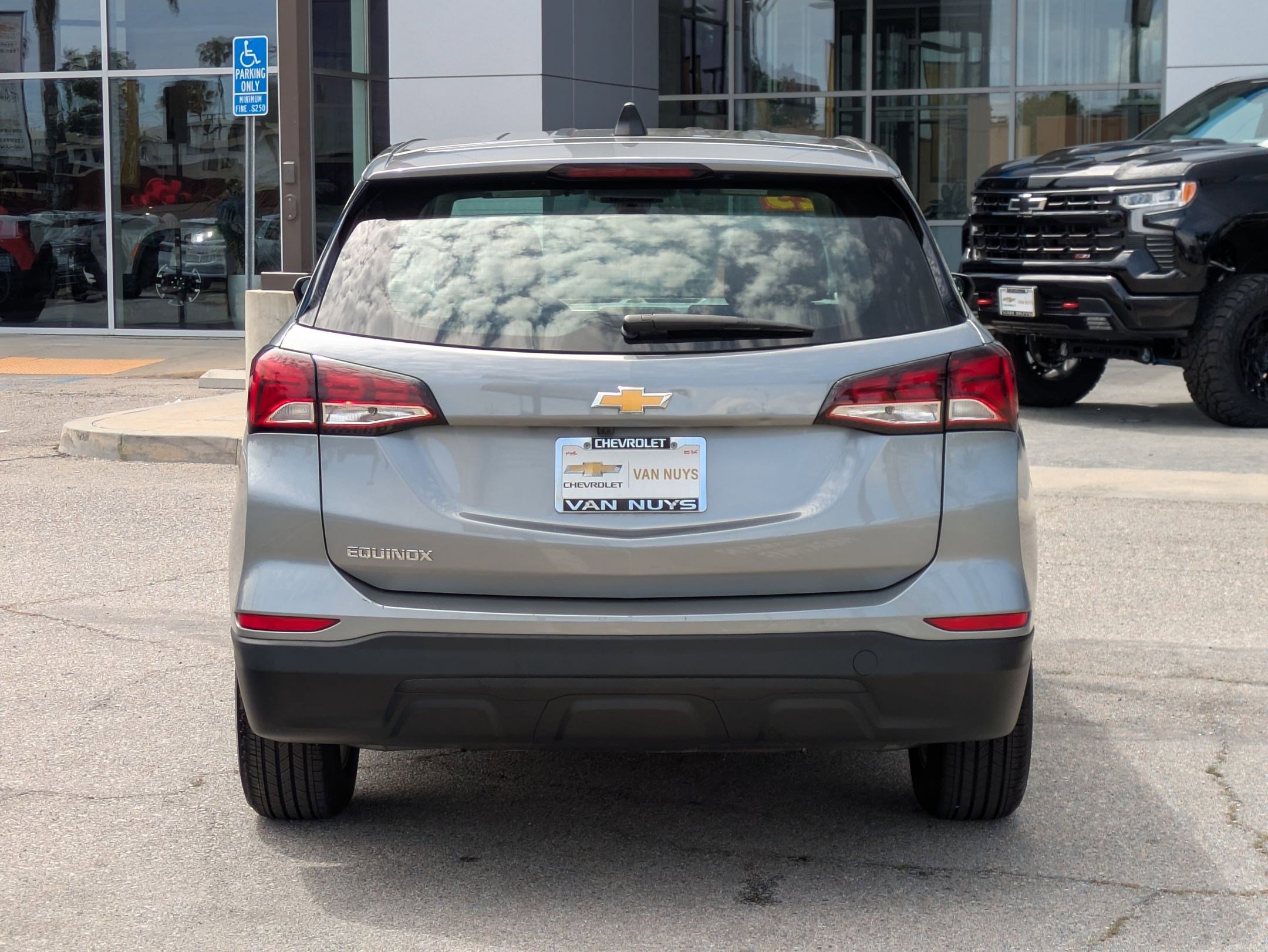 Used 2023 Chevrolet Equinox LS image 6