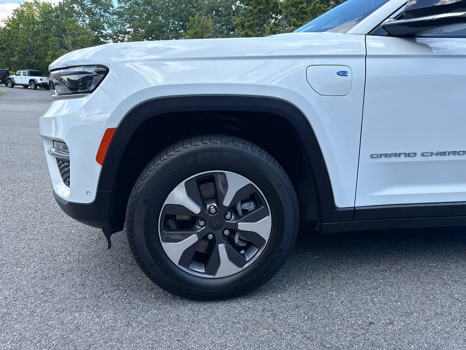 Used 2023 Jeep Grand Cherokee 4WD 4xe w/ Luxury Tech Group II image 11