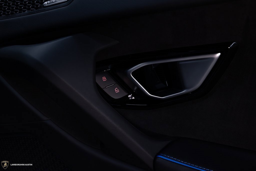 Used 2021 Lamborghini Huracan EVO image 38