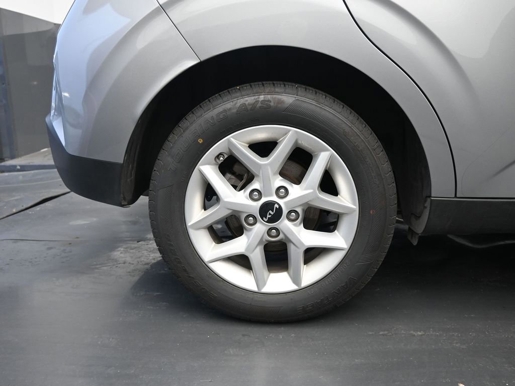 Used 2025 Kia Soul LX w/ LX Technology Package image 9
