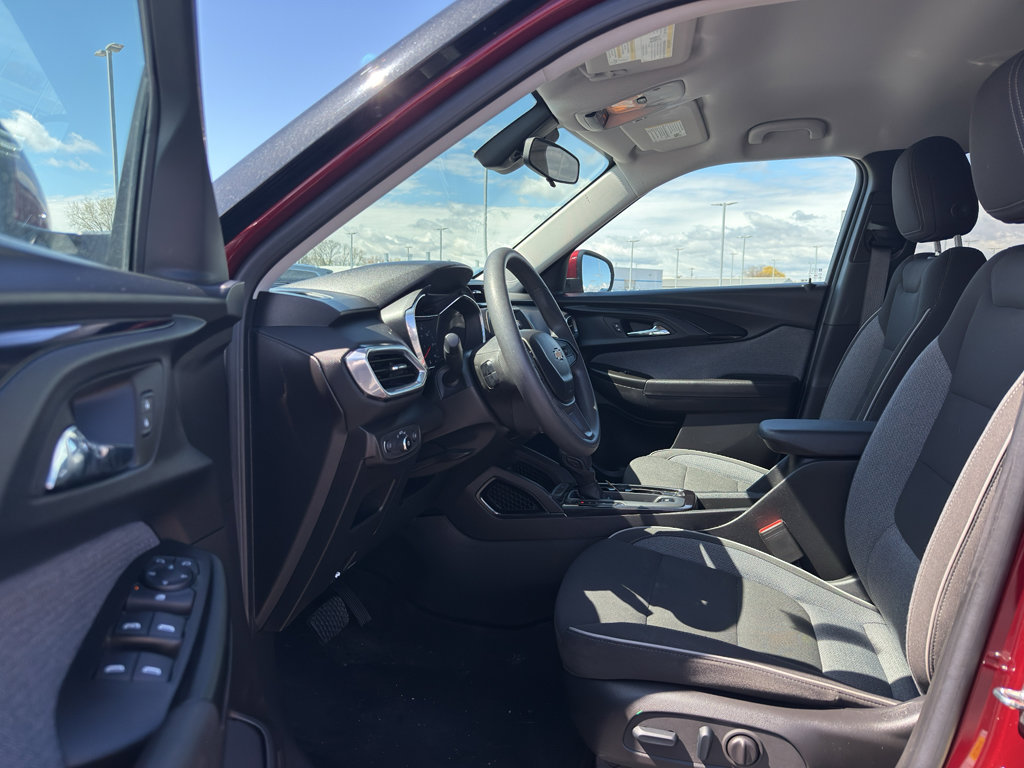 Used 2023 Chevrolet TrailBlazer LT FWD image 11