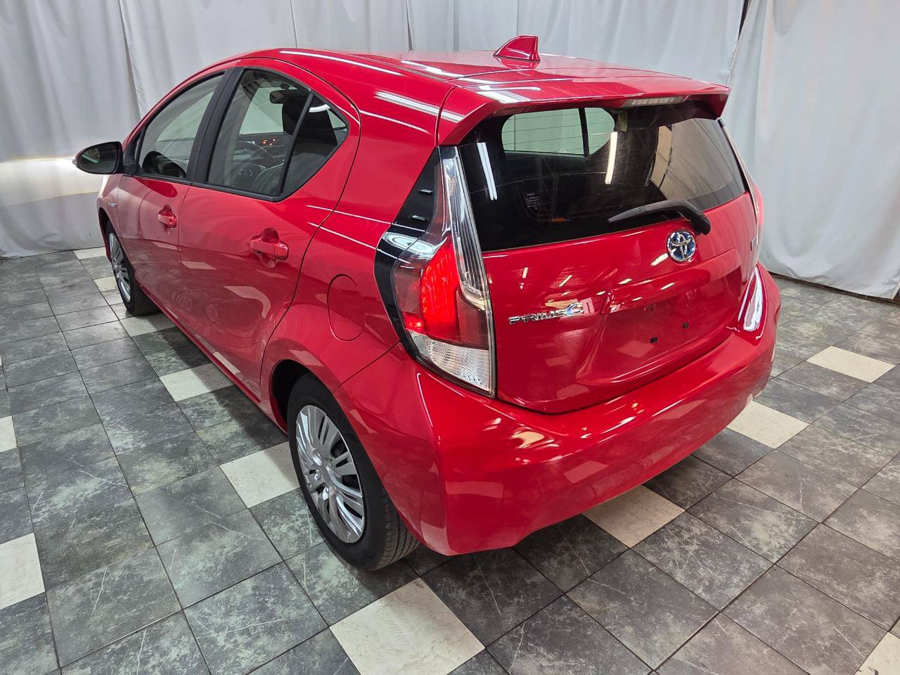 Used 2015 Toyota Prius C One FWD image 6