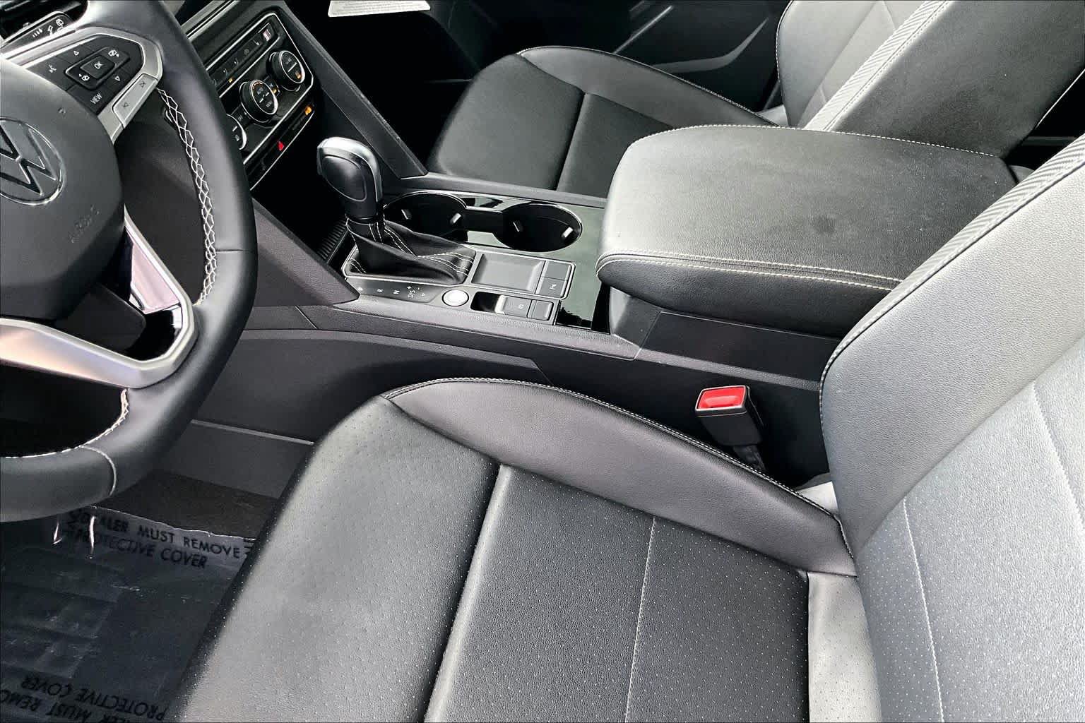 Used 2023 Volkswagen Atlas Cross Sport SE w/ Panoramic Sunroof Package FWD image 17
