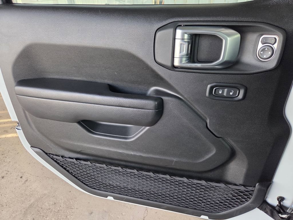 Used 2025 Jeep Wrangler Unlimited Rubicon image 17