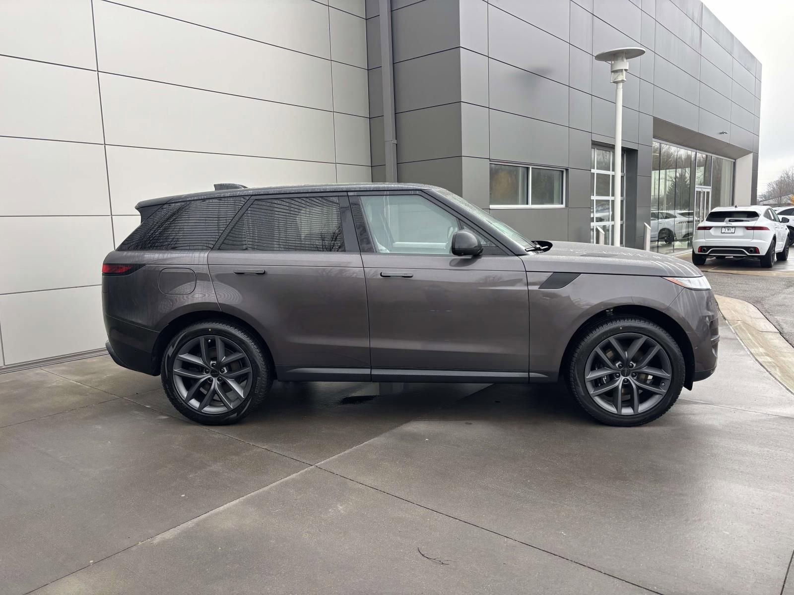 New 2026 Land Rover Range Rover Sport SE image 4