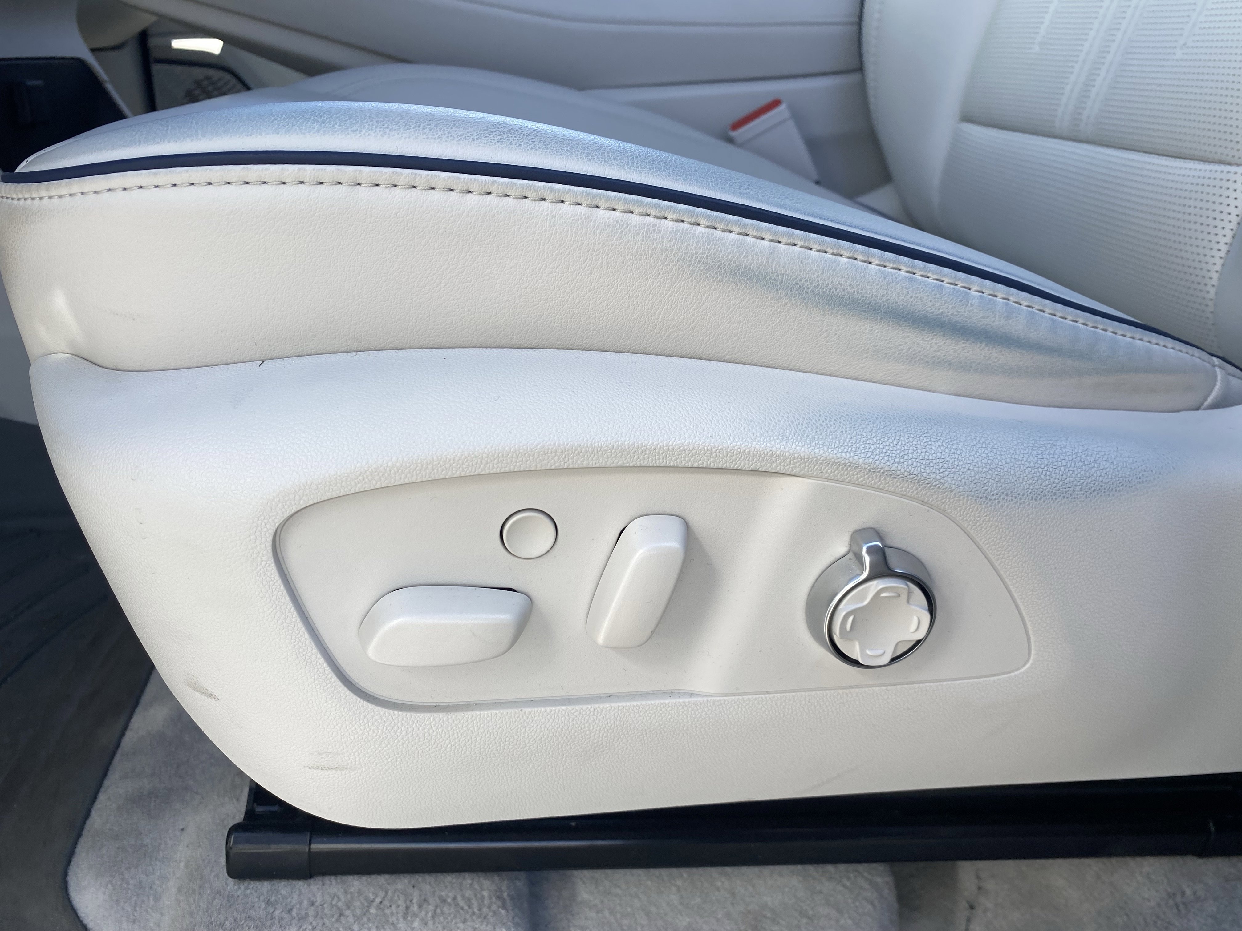 Used 2025 Buick Enclave Avenir FWD image 22