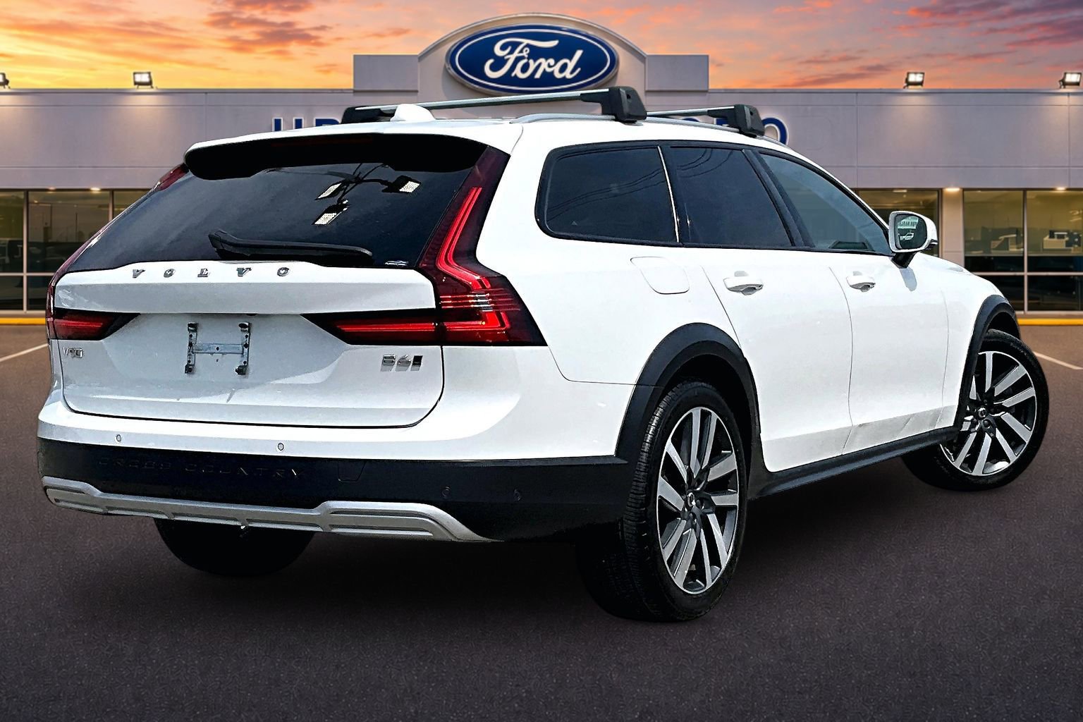 Used 2023 Volvo V90 B6 Cross Country Ultimate AWD/4WD image 13