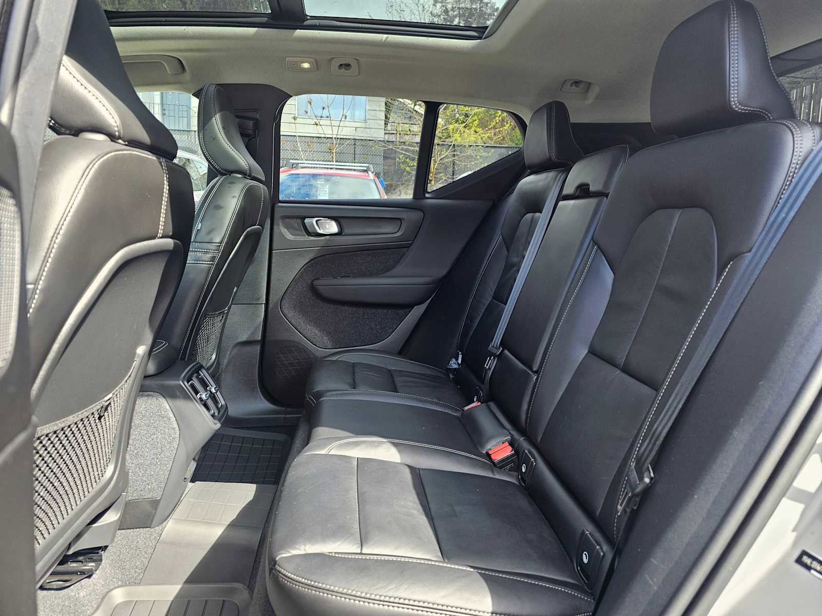 Used 2023 Volvo XC40 B5 Plus w/ Protection Package Premier AWD/4WD image 18