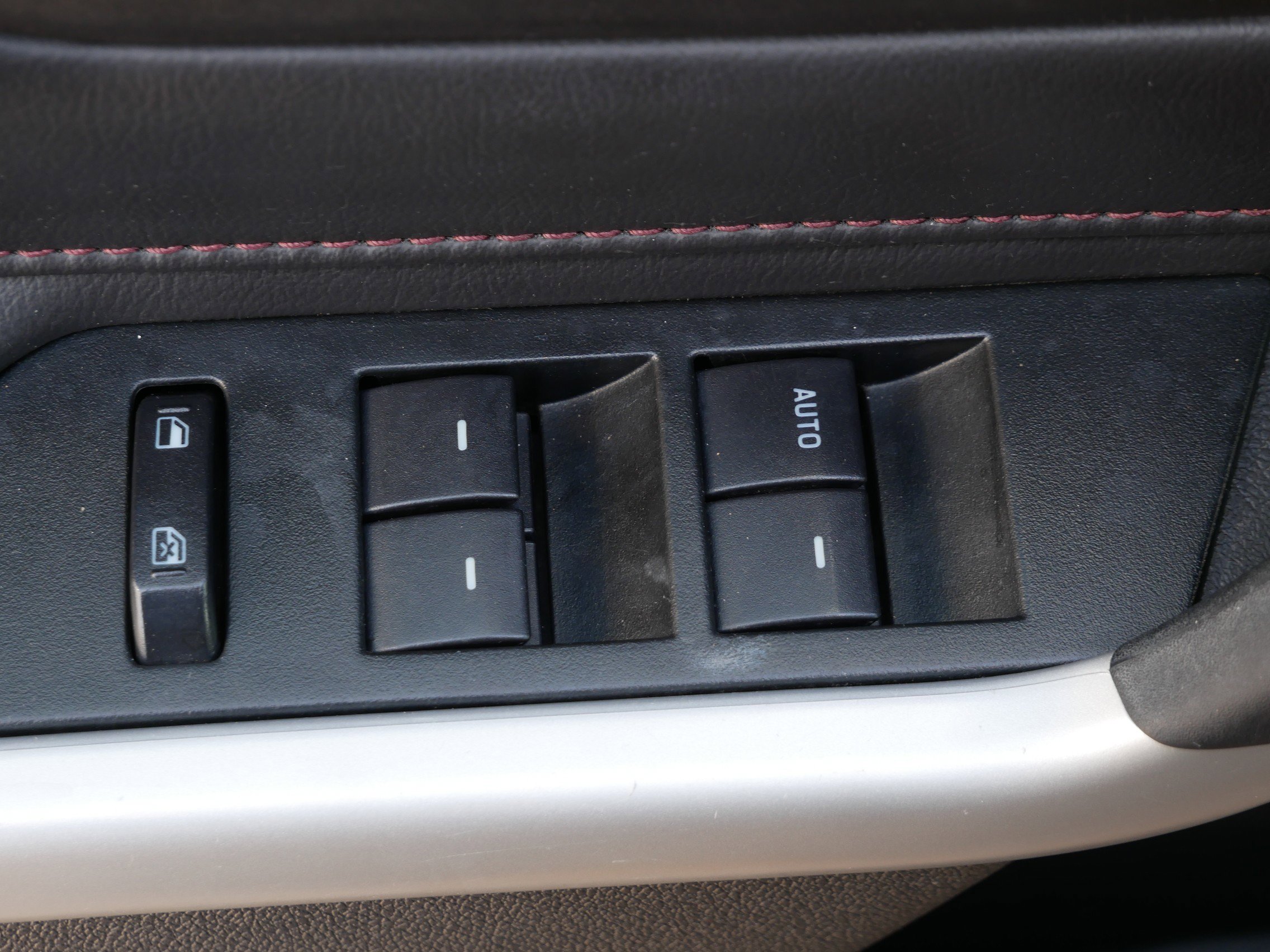 Used 2013 Ford Edge SEL image 11