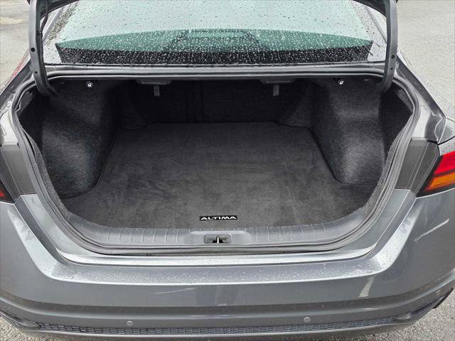 Used 2025 Nissan Altima 2.5 SV FWD image 13
