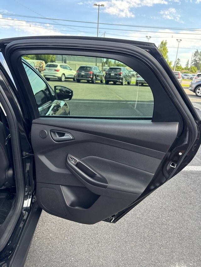 Used 2014 Ford Focus Titanium FWD image 15