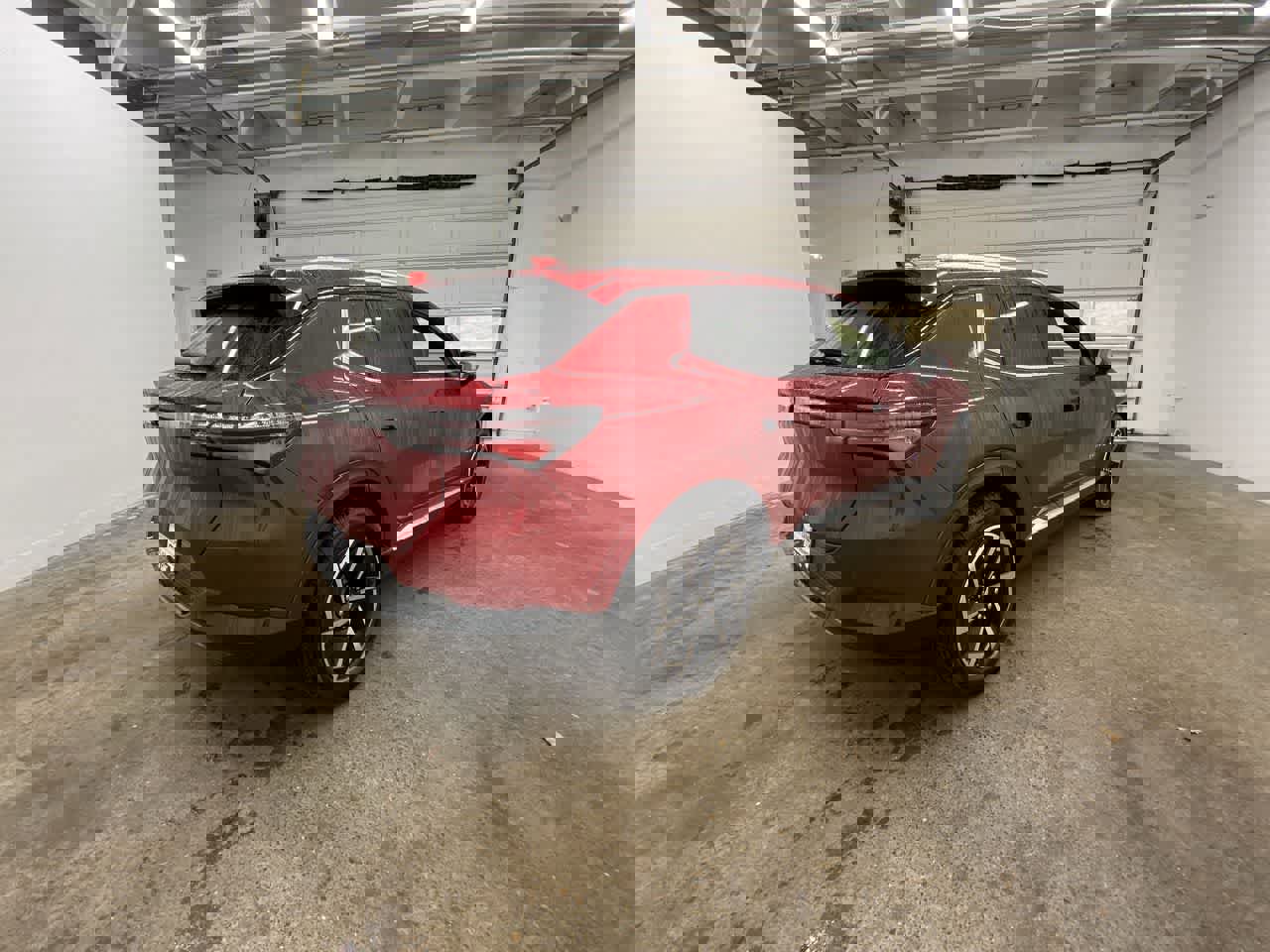 Used 2025 Chevrolet Equinox EV LT w/ Convenience Package image 6