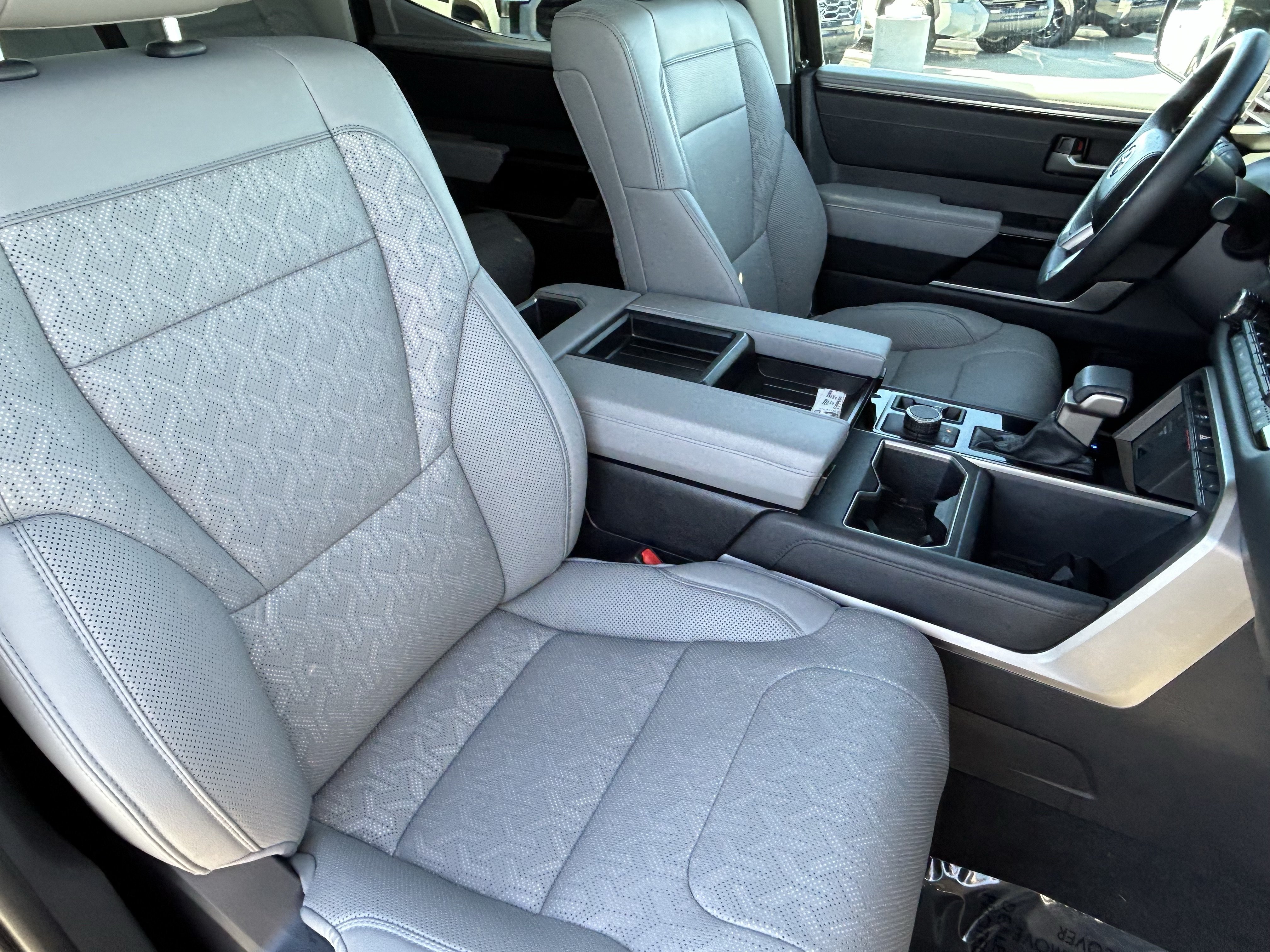 Used 2024 Toyota Tundra Limited AWD/4WD image 11