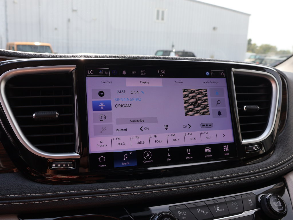 Used 2022 Chrysler Pacifica Limited FWD image 37