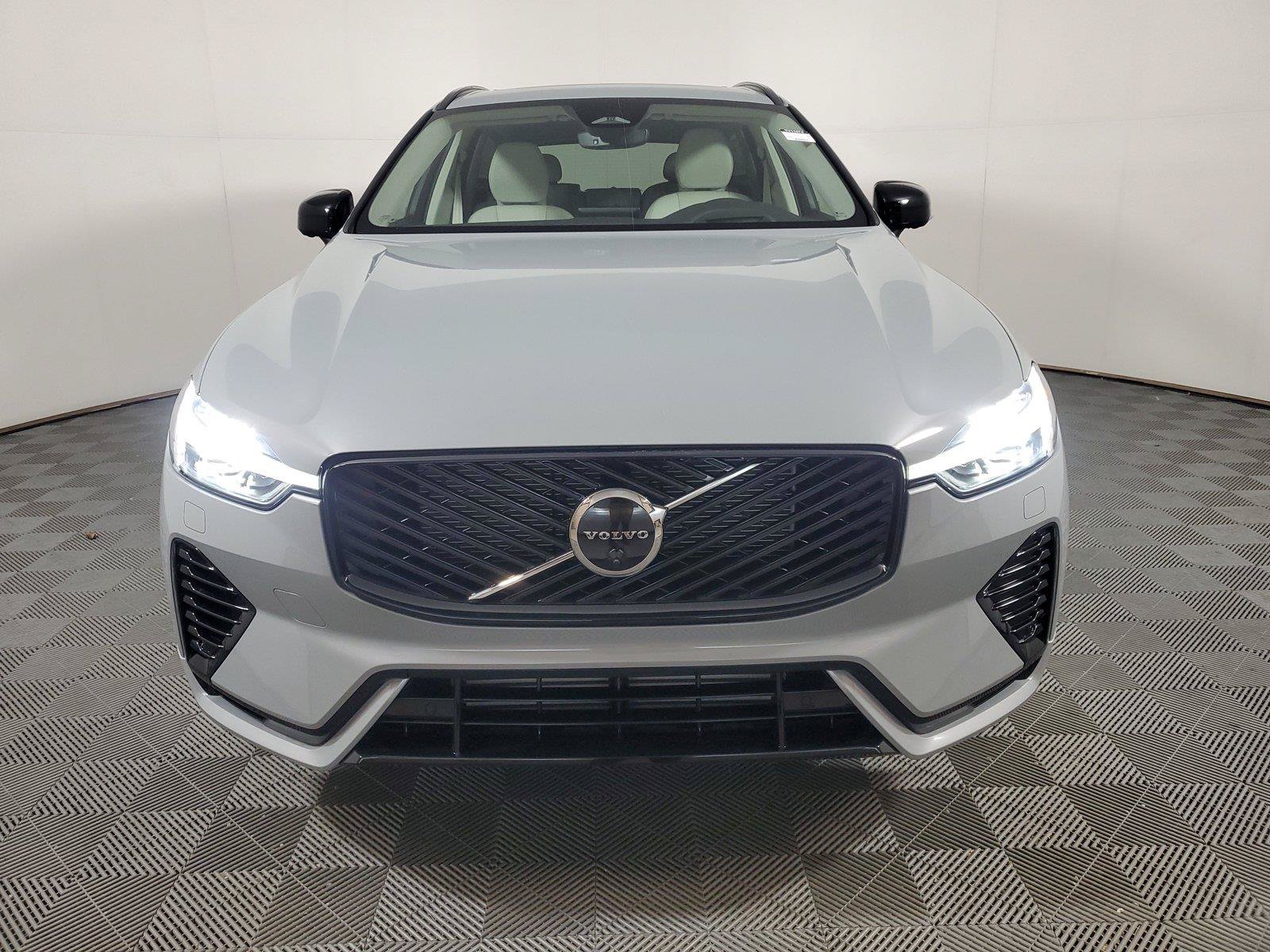 New 2026 Volvo XC60 T8 Ultra w/ Protection Package Premier AWD/4WD image 2