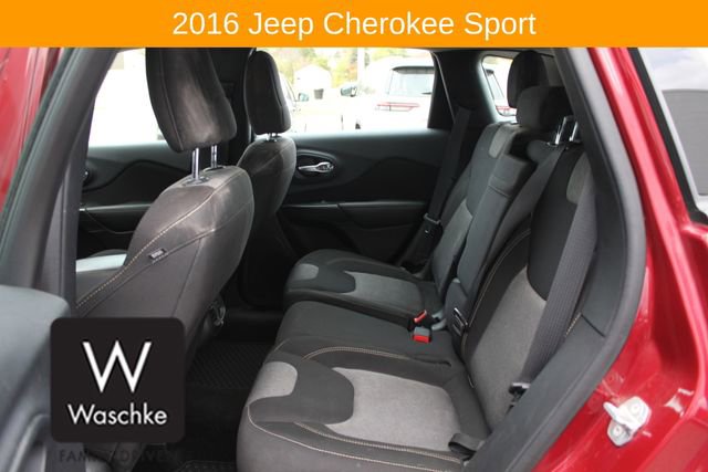 Used 2016 Jeep Cherokee Sport w/ Cold Weather Group image 17
