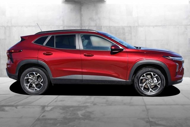 Used 2025 Chevrolet Trax LT w/ LT Convenience Package image 5