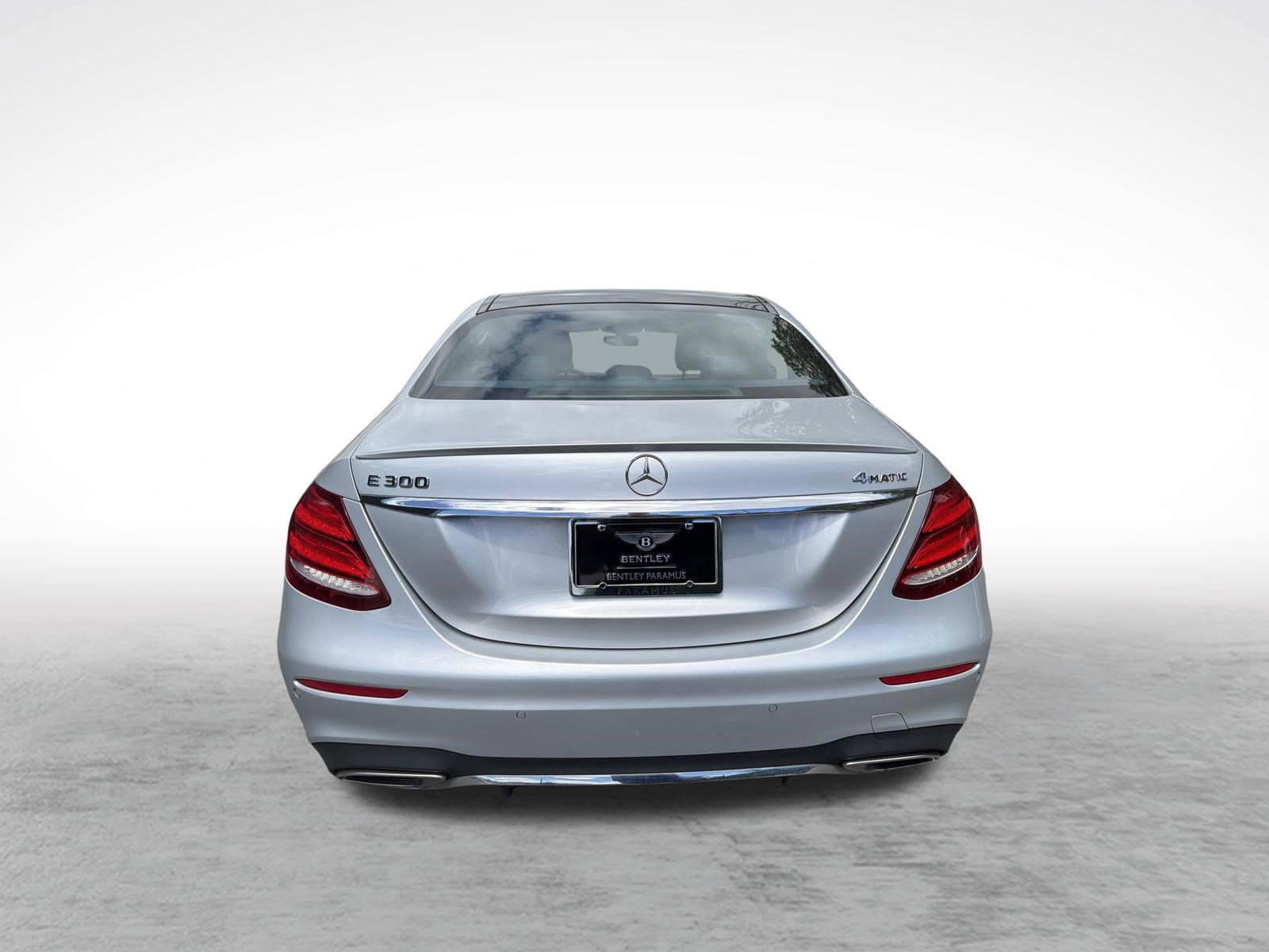 Used 2017 Mercedes-Benz E 300 4MATIC image 9