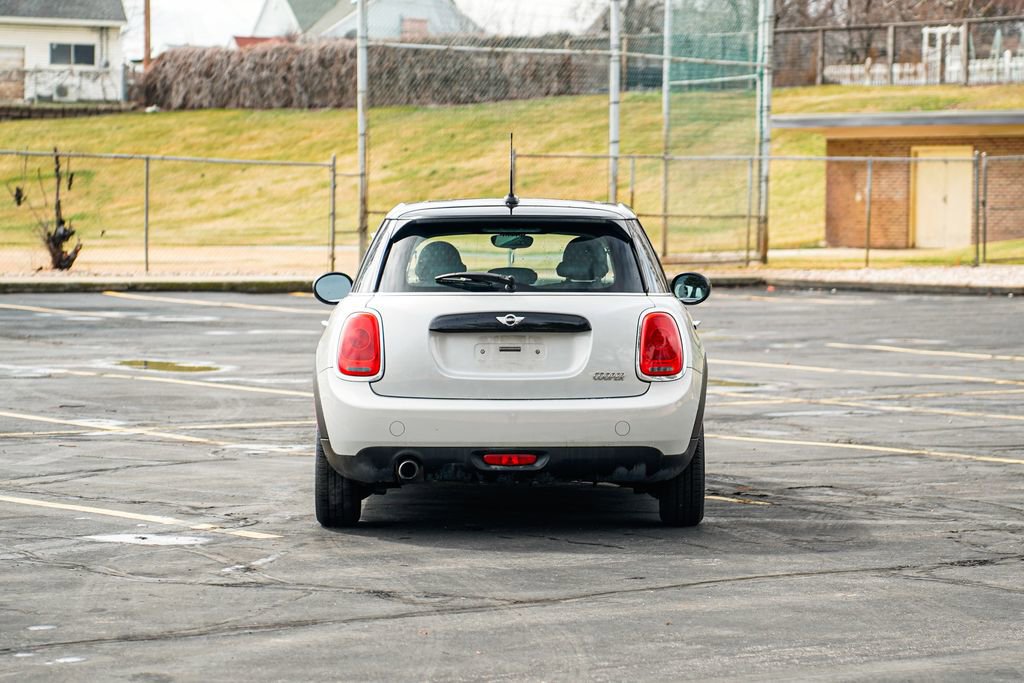Used 2016 MINI Cooper 4-Door Hardtop image 6